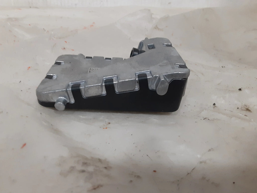Pre-Owned 18-19 Camry Windshield Front View lane Departure Camera 8646C-06010 OEM (Good)