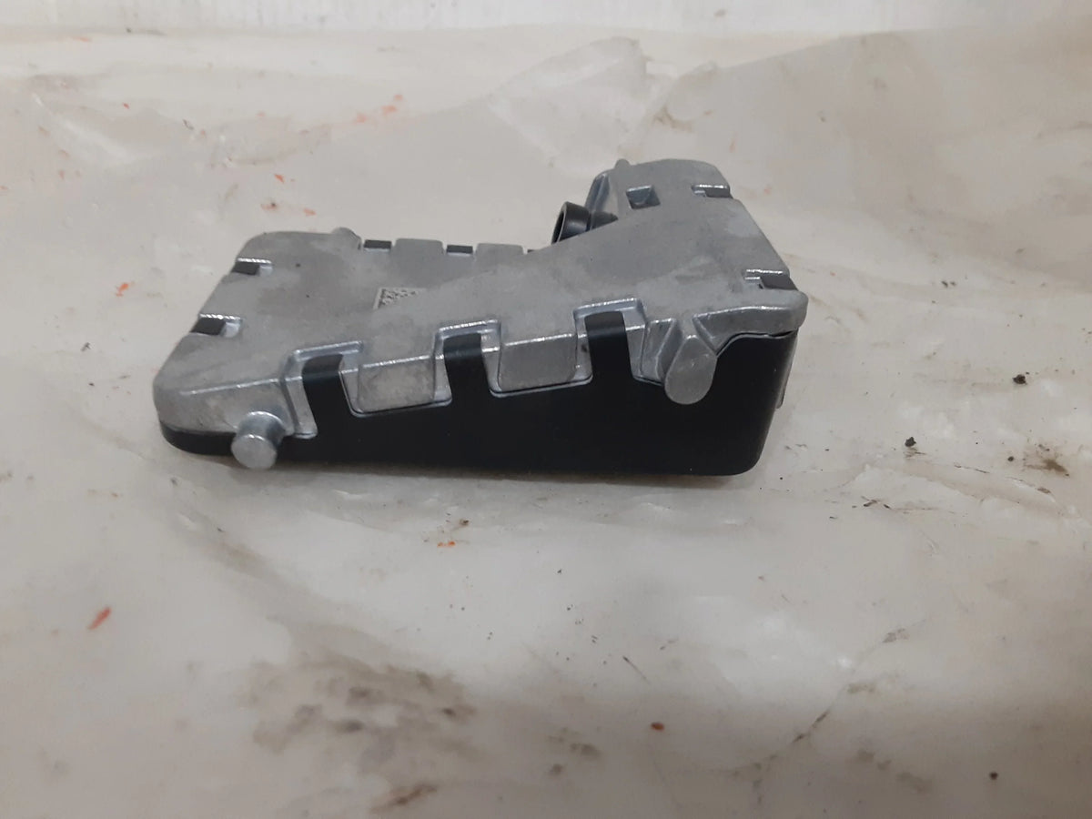 Pre-Owned 18-19 Camry Windshield Front View lane Departure Camera 8646C-06010 OEM (Good)